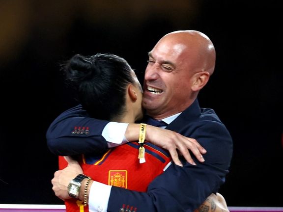 اتهام سواستفاده جنسی به روبیالس برای بوسیدن اجباری جنیفر هرموسو