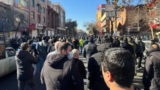 شعارها در خیزش ملی ایرانیان؛ مردم چه میخواهند؟