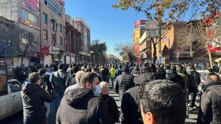 الشعارات في احتجاجات إيران.. ماذا يريد الشعب؟