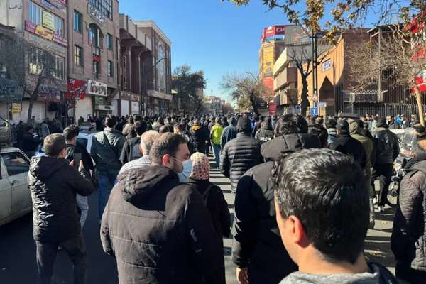 شعارها در خیزش ملی ایرانیان؛ مردم چه میخواهند؟