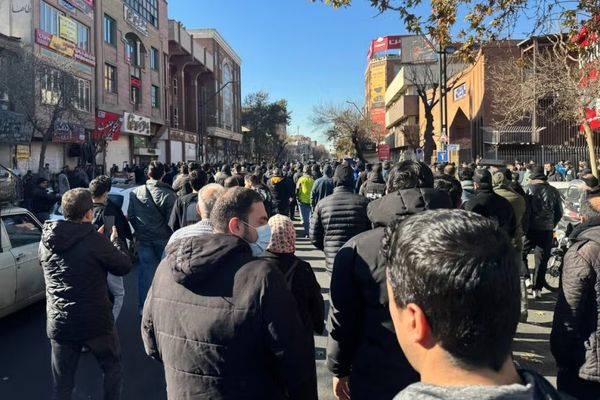 شعارها در خیزش ملی ایرانیان؛ مردم چه میخواهند؟