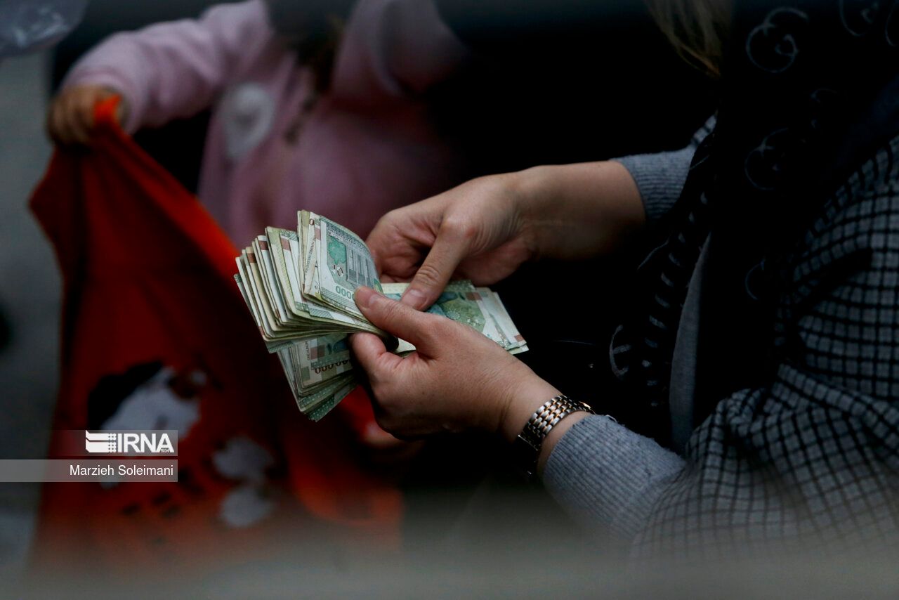 Iran’s Currency Drops To New Lows Two Days Before Norouz 