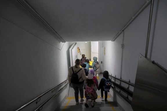 کودکان اوکراینی در مدرسهای زیرزمینی، خارکیف، ۲۴ اردیبهشت