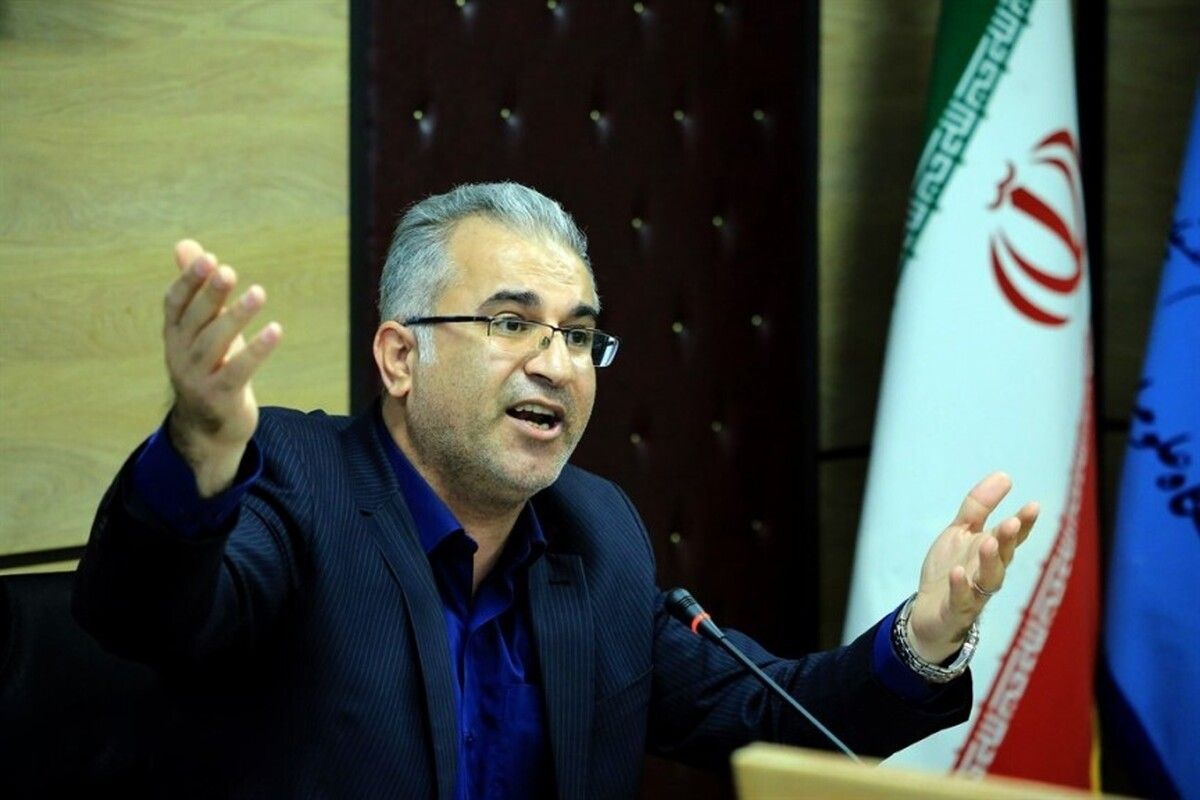 عالم اجتماع إيراني للمرشد: لماذا تعتقد أنك في مركز الكون؟