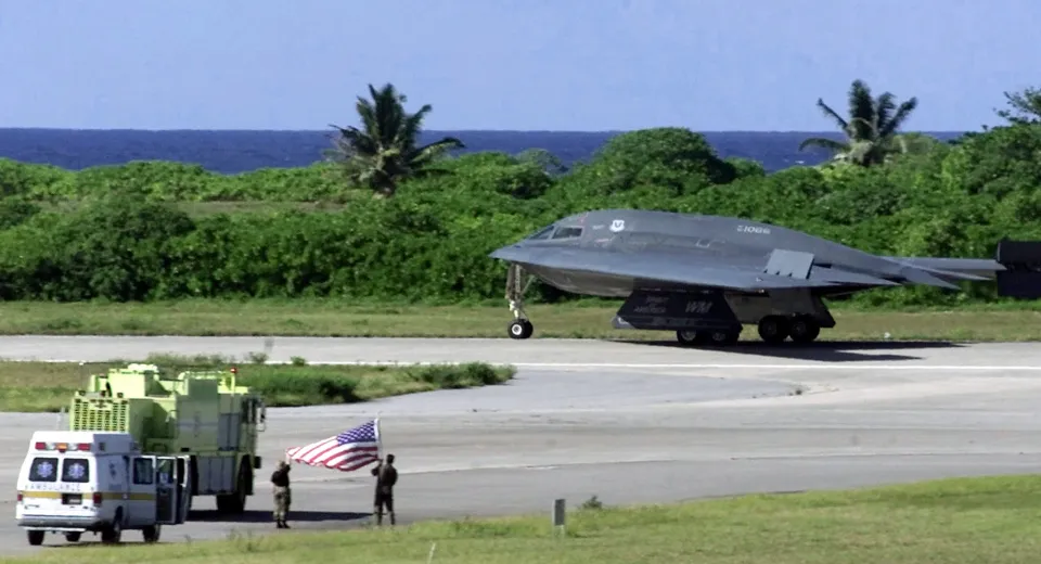 نیوزویک از کاهش شمار نیروهای آمریکایی در پایگاه هوایی دیه‌گو گارسیا خبر داد