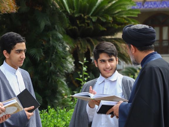 استاد حوزه علمیه: برگزاری اردو موجب نشاط طلبگی میشود