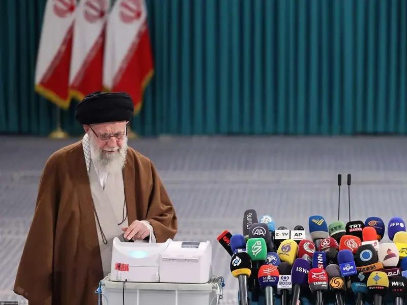 وسط عزوف شعبي كبير.. انعقاد الجولة الثانية من الانتخابات البرلمانية في إيران