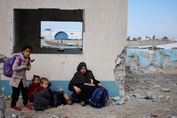 آوارگان فلسطینی در شهر رفح، جنوب نوار غزه، ۲۶ بهمن