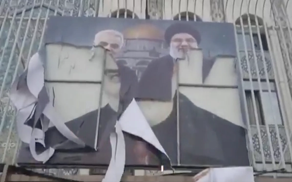 سفارة إيران في دمشق وصور نصرالله وسليماني الممزقة بعد سقوط الأسد