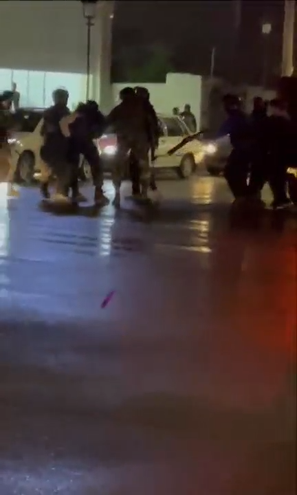 تیراندازی ماموران سرکوب به معترضان در ملکشاهی دست‌کم ۴ کشته و ۳۰ زخمی بر جا گذاشت