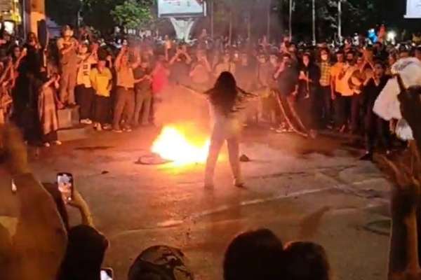 «زن، زندگی، آزادی» چگونه معنای حق، ترس و زندگی را دگرگون کرد