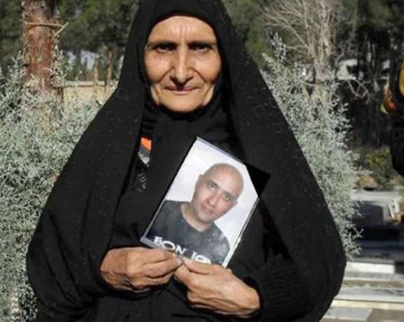 Gohar Eshgi with the photo of her dead son Sattar Beheshti. Undated