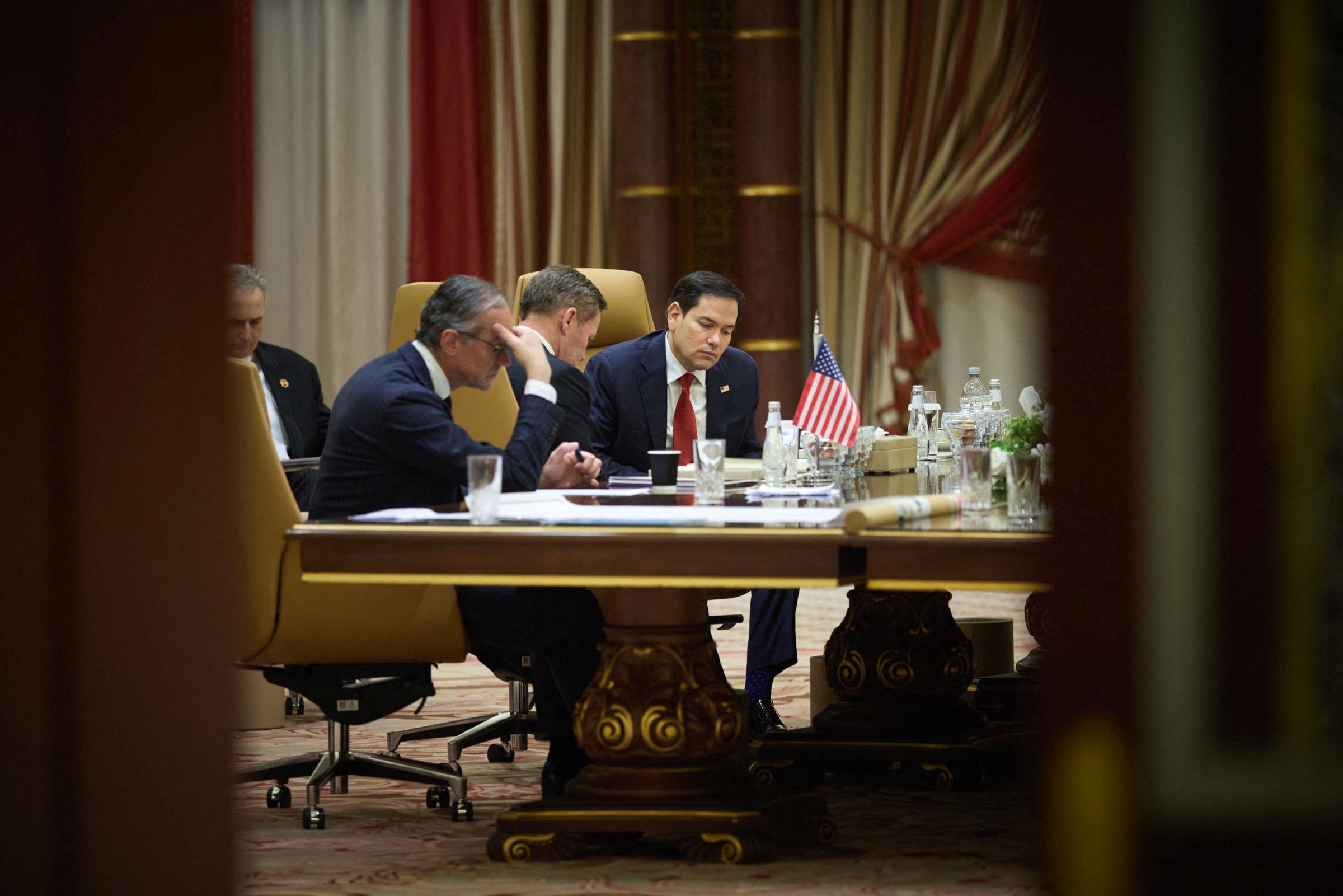 واکنش منفی مسکو به طرح آتش‌بس در اوکراین پس از تماس روسای نهادهای امنیتی روسیه و آمریکا