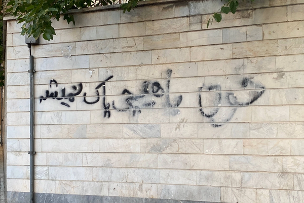 تفاهم با آمریکا، جمهوری اسلامی را نجات میدهد و مردم ایران را تنها میگذارد