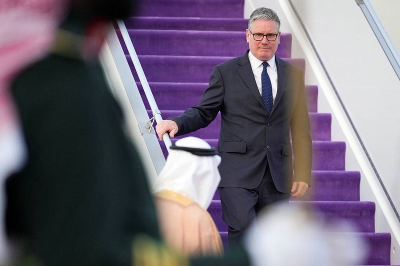 استارمر پس از گفتوگو با ترامپ: در حال تدوین طرح عملی عبور کشتیها از تنگه هرمز هستیم