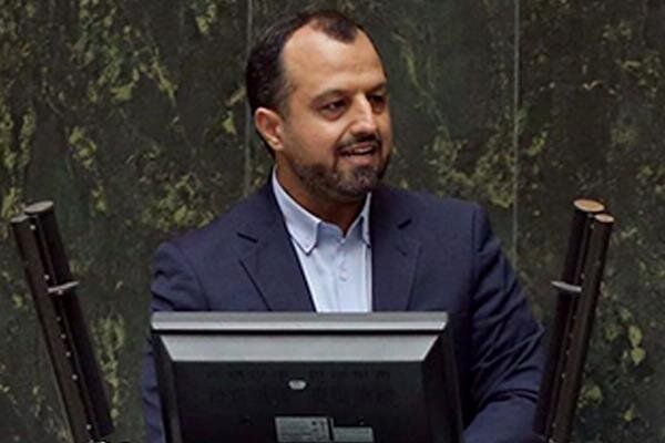 الدولار لا يزال فوق 40 ألف تومان إيراني.. ووزير الاقتصاد: الاحتجاجات هي السبب