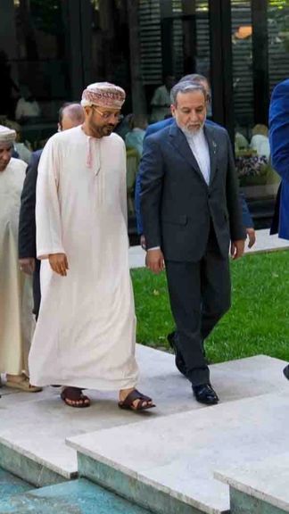 Omani FM visits Iran to present elements of US proposal, Araghchi says