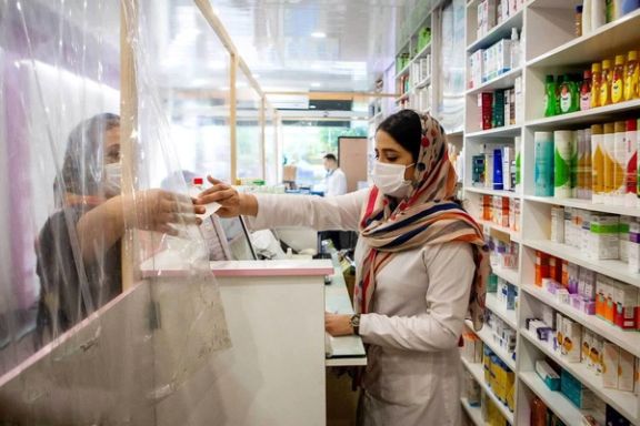 ‘Patients First’: Iran’s Pharmacists Rebuke Ministry’s Hijab Directive