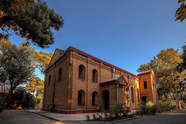 ادامه فشار بر مسیحیان؛ جمهوری اسلامی درصدد مصادره مجموعه کلیسای پطرس در تهران است