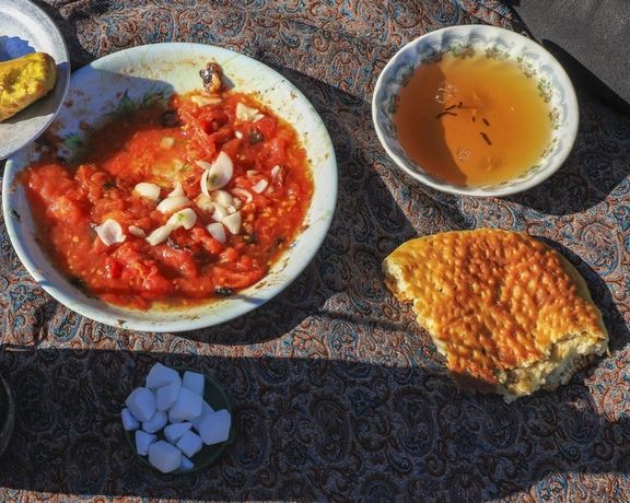 یک کارگر شهرداری مریوان: تخممرغ را از غذایمان حذف کردهایم