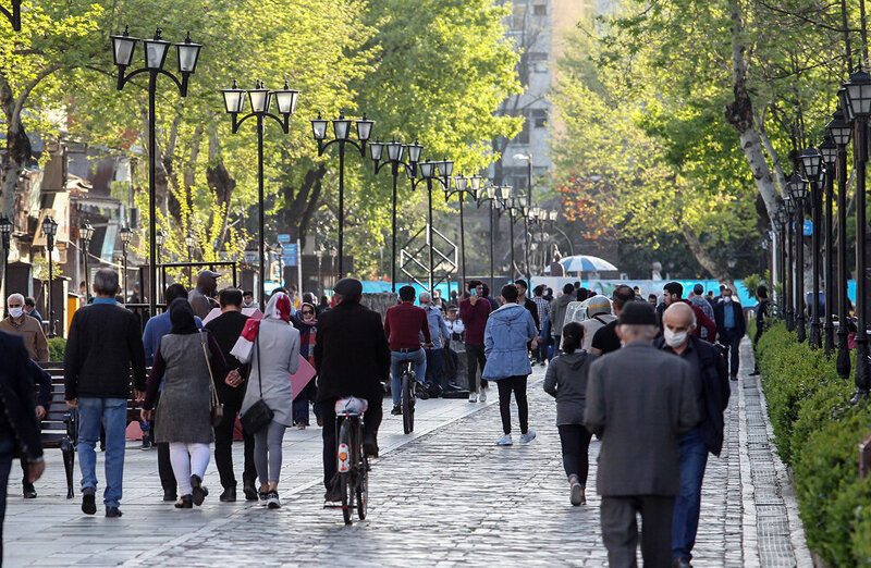 نگرانی‌ها پس از حمله جمهوری اسلامی به اسرائیل: مردم ایران بهای جنگ را می‌دهند