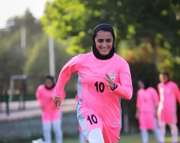 پس از آسیب گردن و کتف در تصادف؛ کاپیتان تیم ملی فوتبال زنان فصل آینده پا به توپ میشود