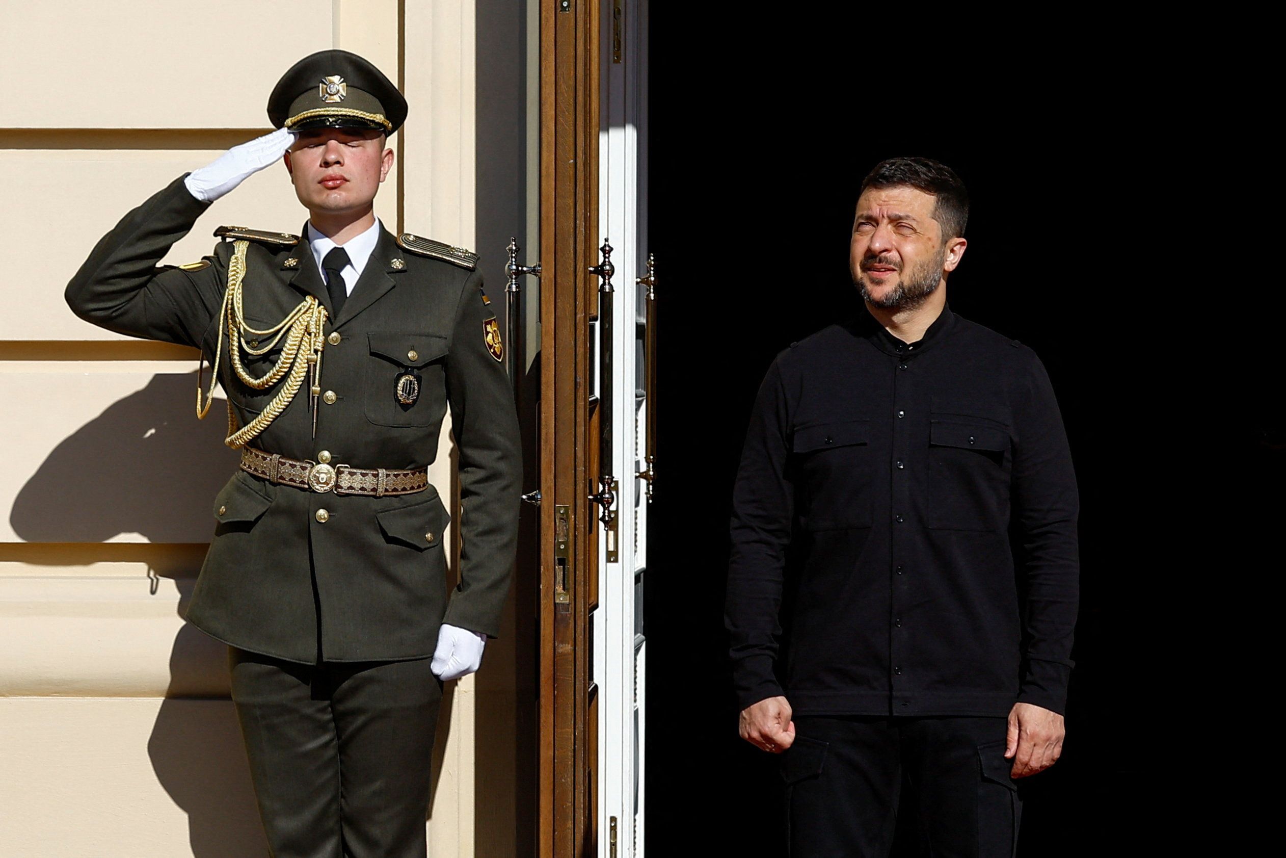 زلنسکی: برای خرید تسلیحات از آمریکا، ماهانه به یک میلیارد دلار کمک نیاز داریم