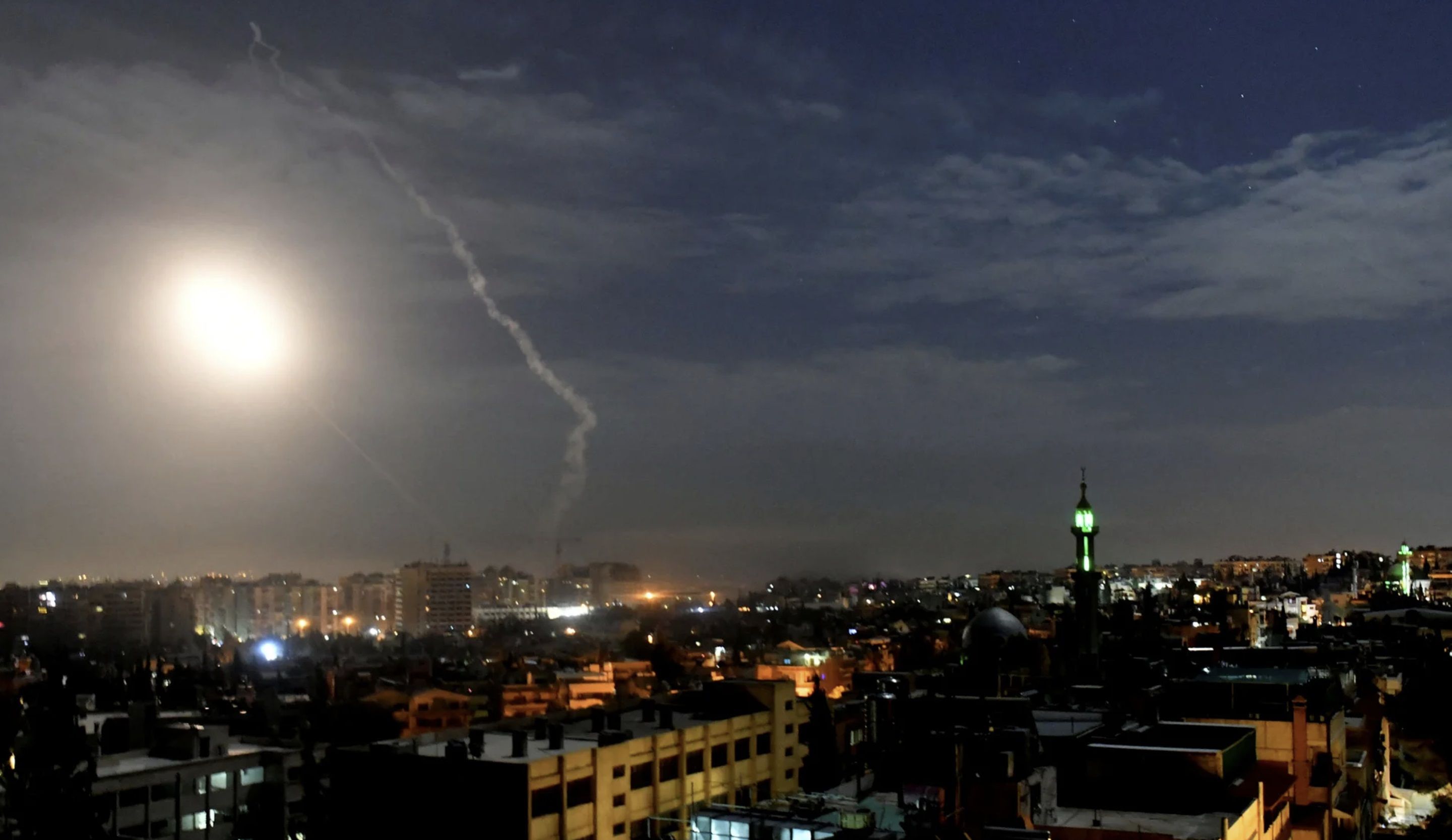 دیده‌بان حقوق بشر سوریه: اسرائیل انبارهای تسلیحاتی ایران در نزدیکی دمشق را هدف گرفت