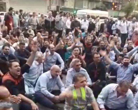 رانندگان شرکت واحد خطوط بی آرتی تهران برای دومین روز متوالی دست به اعتصاب زدند