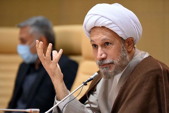 نماینده خامنهای در استان فارس: دو امام در یک زمان جمع نمیشود، پس حجت بر ما خامنهای است