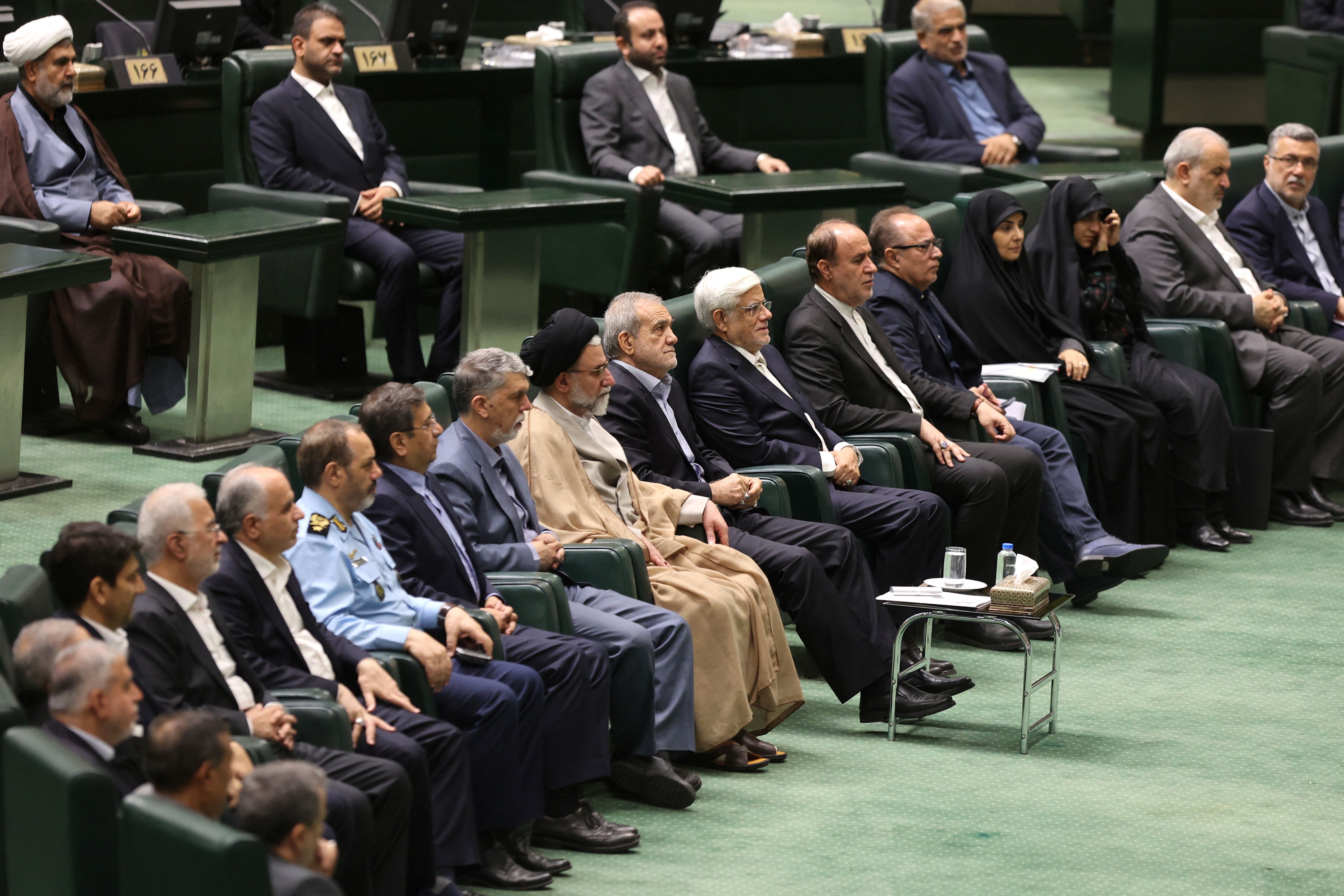 Economist points to lack of coordination in Iran’s government team