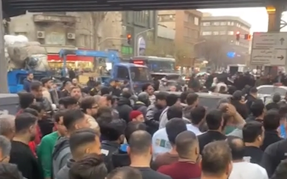 بازاریان پایتخت در واکنش به جهش قیمت ارز دست به اعتراض زدند