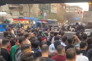 بازاریان پایتخت در واکنش به جهش قیمت ارز دست به اعتراض زدند