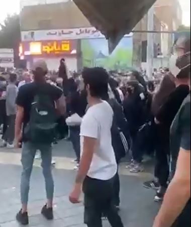 احتجاجات إيران في يومها السابع: اشتباكات في الشوارع.. وقطع للإنترنت.. وتنديد دولي 