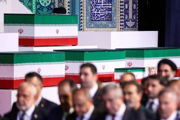 شبحِ رهبر در مراسم تدفین: بودن و نبودن مجتبی چه معنایی دارد؟