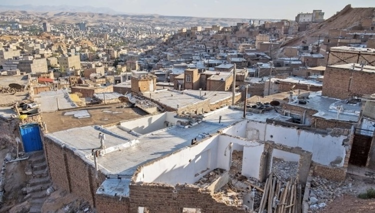 دنیای اقتصاد: بیش از نیمی از خانوارهای ایران در پایان دهه ۹۰ خورشیدی دچار فقر مسکن بودند