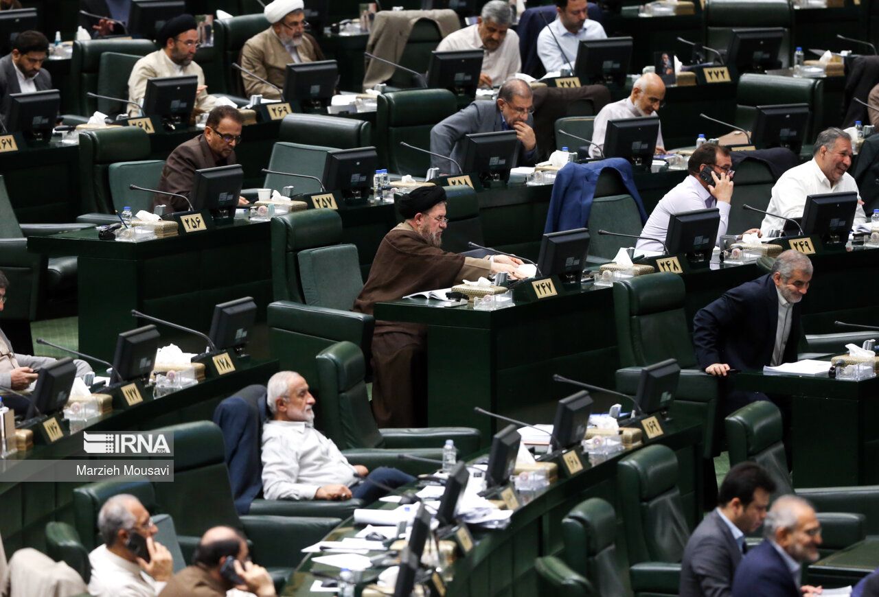 Iran Considers Criminalizing Starlink Over Military Concerns