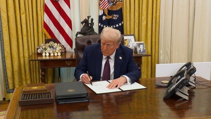 ترامپ دستورالعمل فشار حداکثری و رساندن صادرات نفت ایران به صفر را امضا کرد