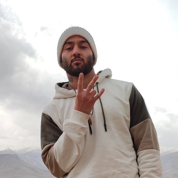 جمعی از هنرمندان و فعالان مدنی با درخواست آزادی توماج صالحی او را «صدای مردم» توصیف کردند