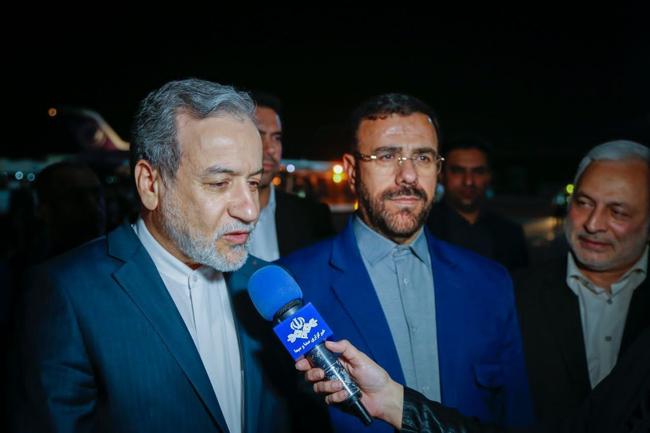 عراقچی فالوده‌خوری در شیراز را با شاورما‌خوری‌ در دمشق مقایسه کرد