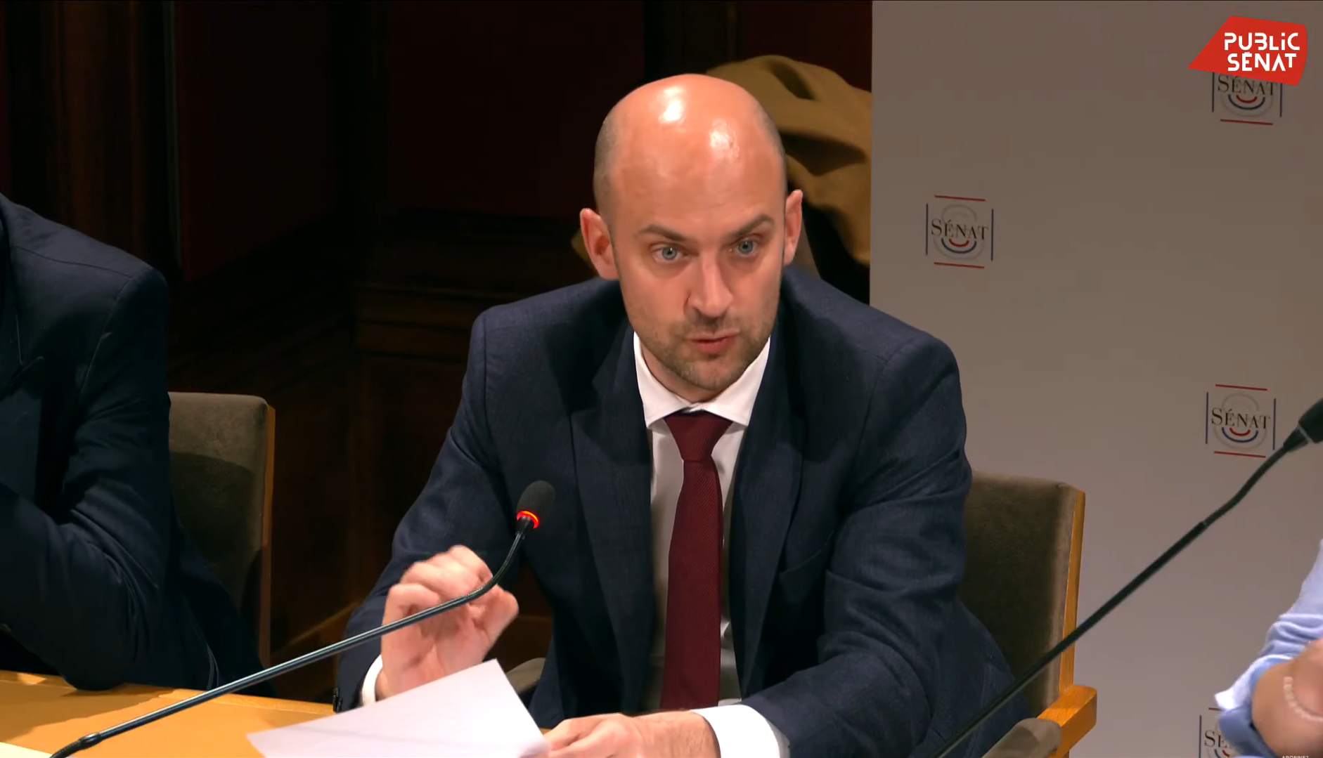 وزیر خارجه فرانسه: اتباع فرانسوی به خاطر خطر گروگان‌گیری دولتی، به ایران سفر نکنند