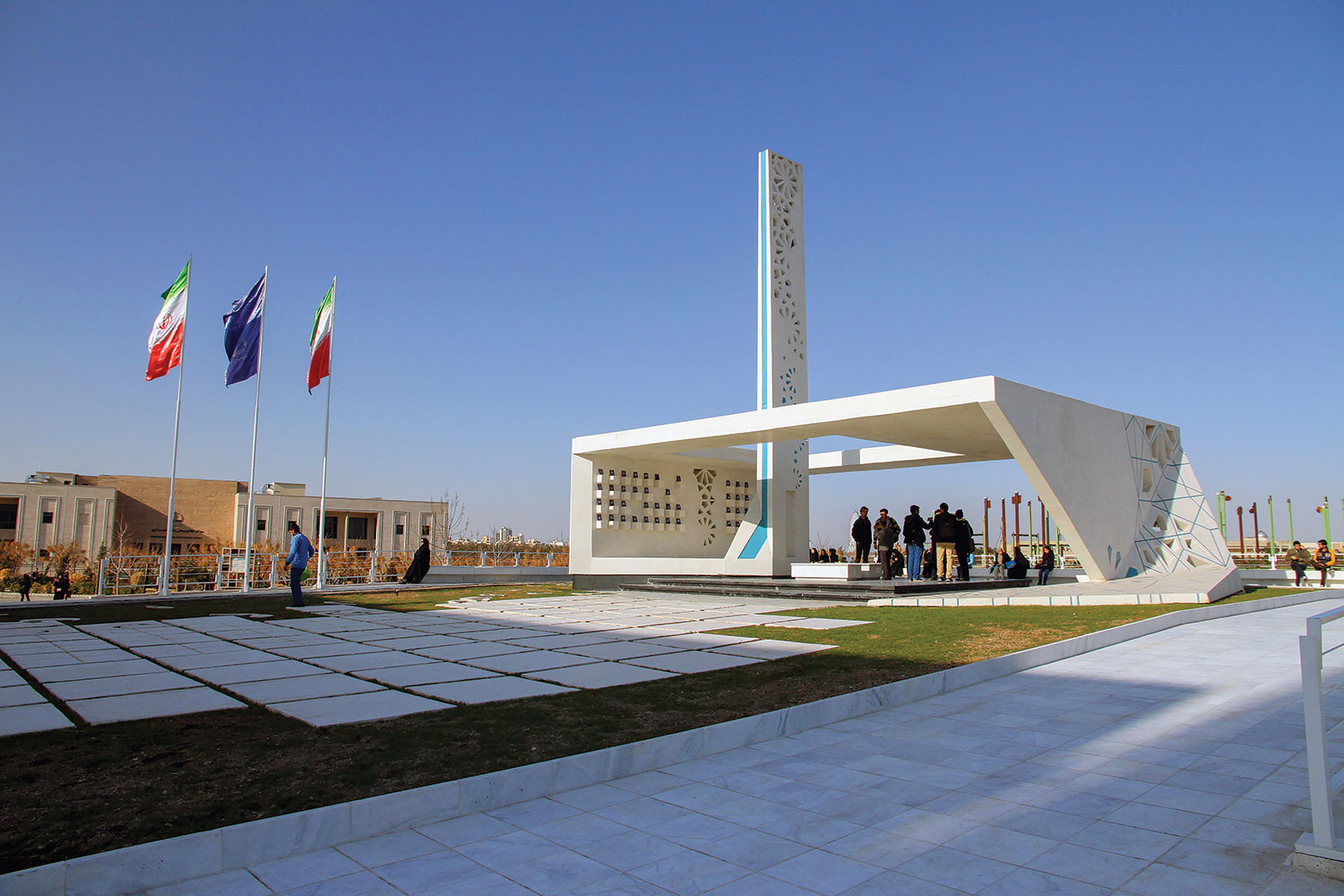 مقبره کشته‌شدگان بی‌نام و نشان جنگ ایران و عراق در دانشگاه هنر و معماری