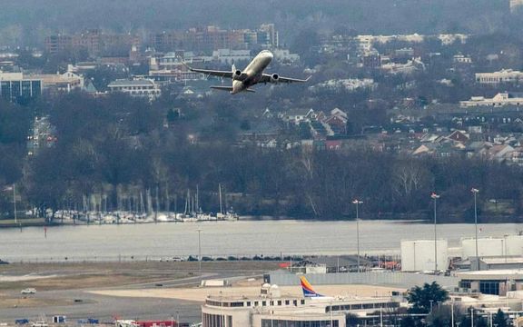 آغاز فعالیت دکلهای ارتباطی نسل پنجم در نزدیکی فرودگاههای آمریکا به تعویق افتاد