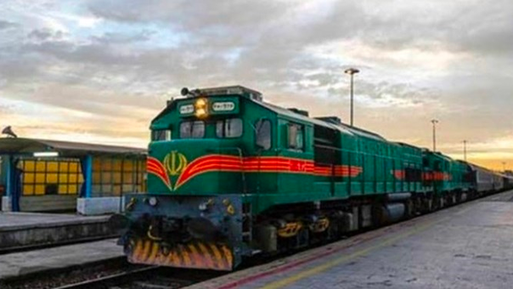 کارگر ۵۸ ساله شرکت قطار رجا پس از اخراج، با پریدن مقابل قطار به زندگی خود پایان داد