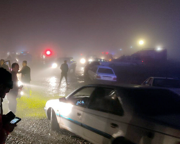 عدهای از ایرانیها با آتشبازی و شادنوشی مرگ احتمالی رئیسی را جشن گرفتند