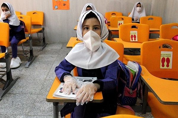 تعطيل واسع للمدارس في إيران بسبب تفاقم تلوث الهواء وانتشار "كورونا" وتفشي "الإنفلونزا"