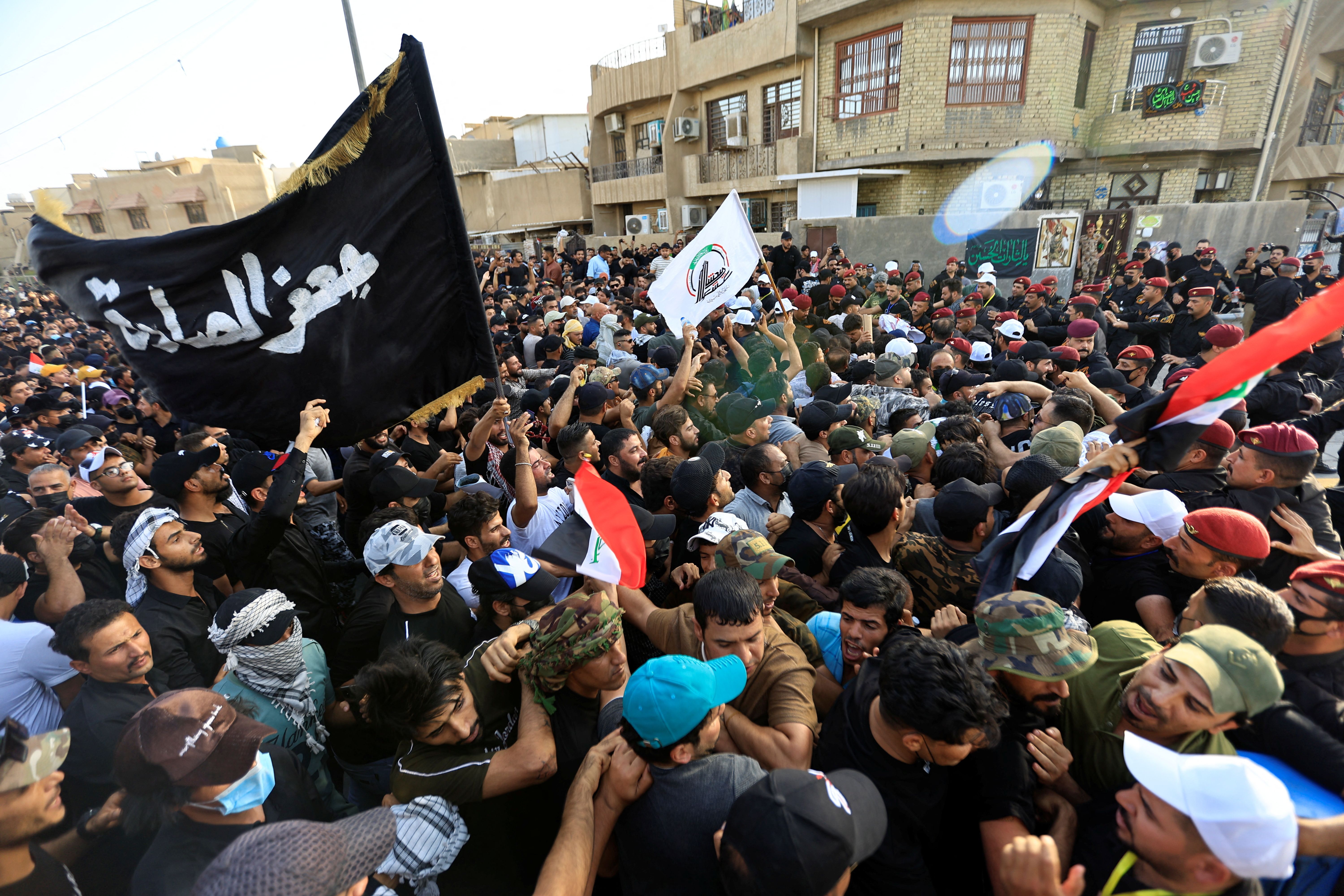 استمرار بن‌بست سیاسی در عراق؛ تجمع هواداران صدر و هواداران چارچوب هماهنگی در بغداد