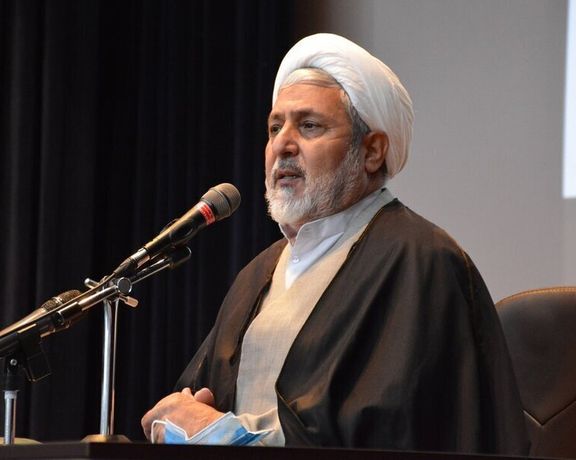 جانشین نماینده خامنهای در سپاه: برخی زنان ما به جای بچه در آغوش گرفتن، سگ بغل میکنند