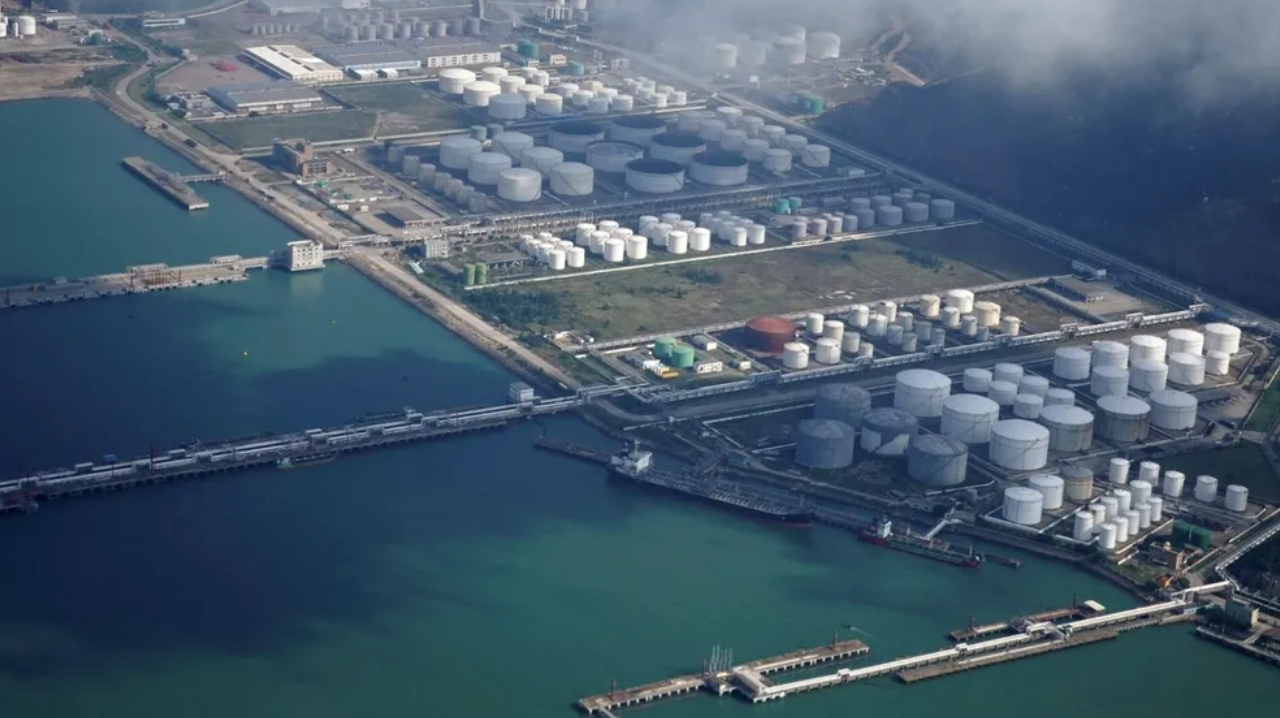 تنافس شديد بين إيران وروسيا وفنزويلا لاستئجار ناقلات نفط غير خاضعة للعقوبات