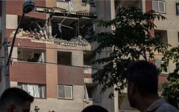 مسؤول إسرائيلي: قصفنا أهدافا عسكرية وأخرى مرتبطة بالنظام فقط